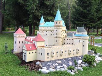 Pozvánka na výstavu miniatúr hradov,zámkov a kostolov